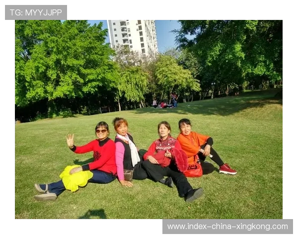 世界冠军与粉丝合影表情太甜:见证那一刻的温暖与感动