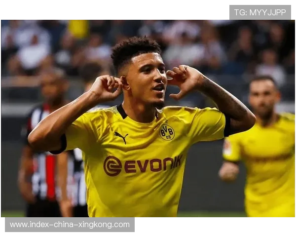 桑乔禁区小角度挑射破门惊艳球迷